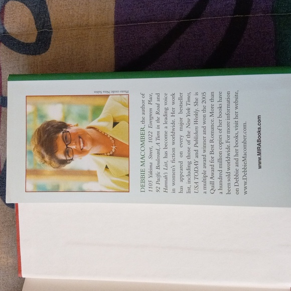 "1225 Christmas 🎄 Tree Lane" Book by Debbie Macomber - Picture 7 of 8